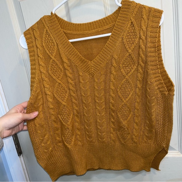 Tops - 🔵Mustard sweater vest🔵